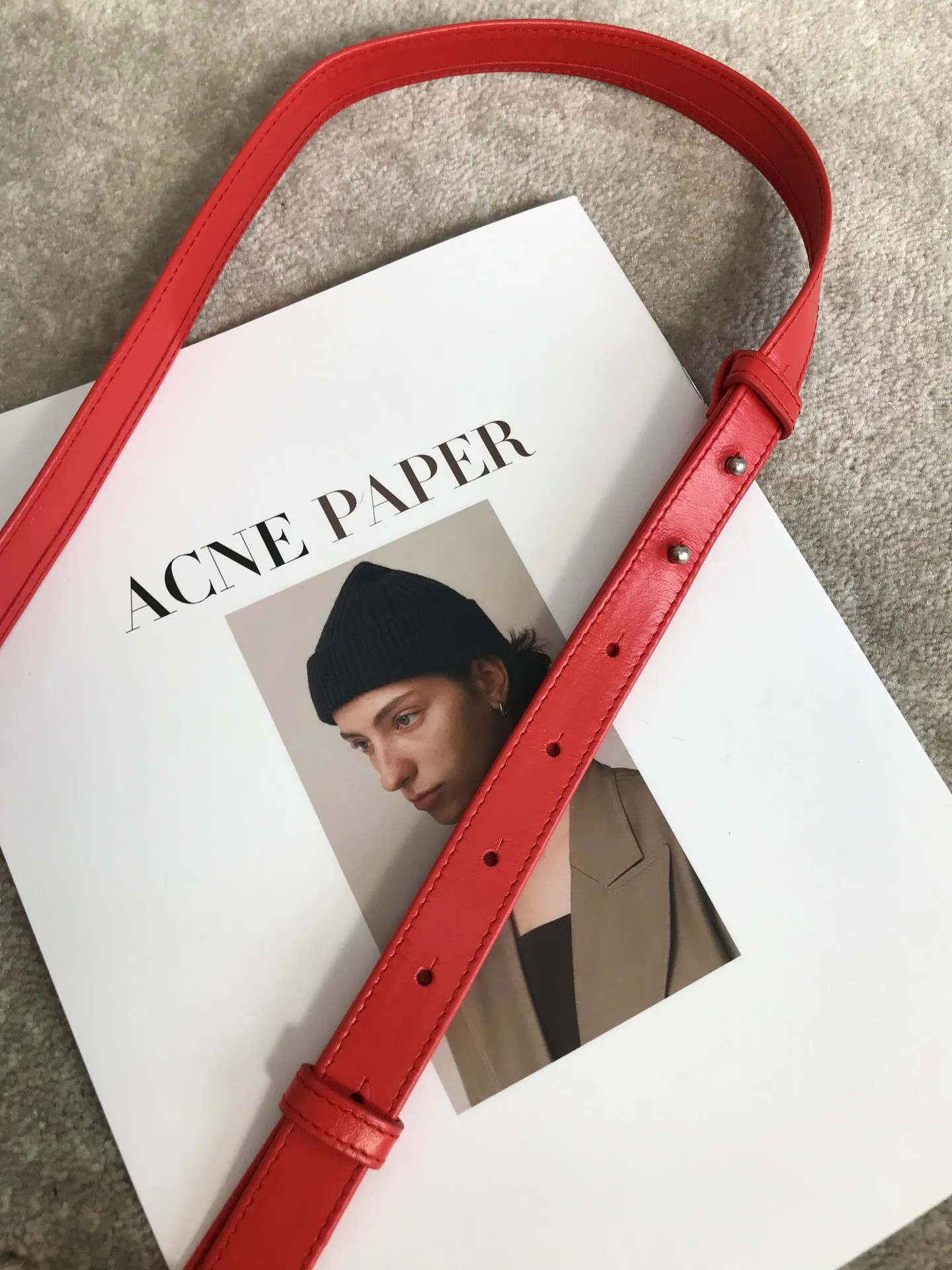 𝗕𝗼𝘁𝘁𝗲𝗴𝗮 𝗩𝗲𝗻𝗲𝘁𝗮———— New product𝗺𝗶𝗻𝗶 𝗰𝗮𝘀𝘀𝗲𝘁𝘁𝗲‼ ️ A super cute one 𝒎𝒊𝒏𝒊 𝒄𝒂𝒔𝒔𝒆𝒕𝒕𝒆, a must-have for delicate girls. It’s the same height as lipstick. Although it can’t fit a mobile phone, it can fit all my cuteness and lipstick ❗️ We only make the highest end in the market, welcome to compare Size: 12*8*4cm.         Model: 6813